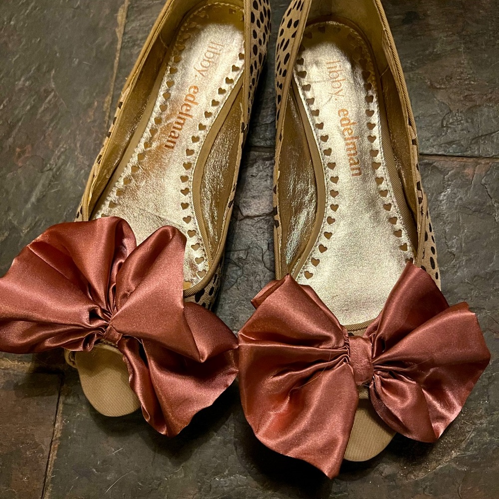 Like new libby.edelman sz 10 “Kendra” open-toed flats in cheetah with satin bows